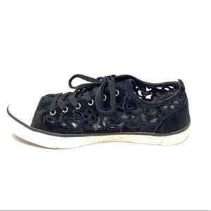 ❤️UGG Evers Black Cut Out Sneakers 1005801.  Size 10.